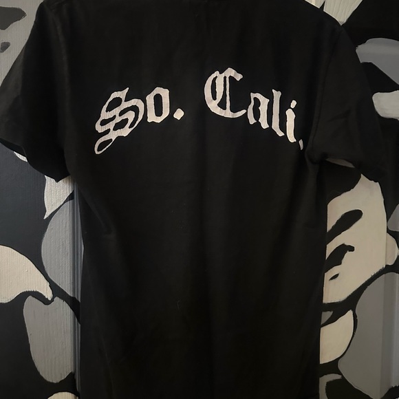 famous tee - Picture 3 of 5